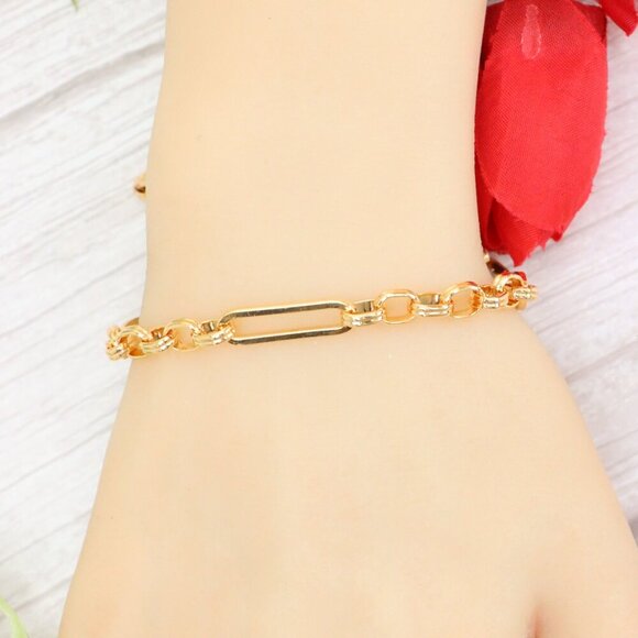 "Trendy Handmade Bracelet – A Thoughtful Gift for Girls & Women | UNVRC1512 - Picture 5 of 10